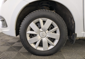 Подержанный автомобиль LADA (ВАЗ) Granta Sedan 2023 года (18 фото)