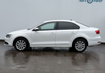 Подержанный автомобиль Volkswagen Jetta Sedan 2013 года (8 фото)