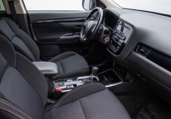 Подержанный автомобиль Mitsubishi Outlander 2019 года (9 фото)
