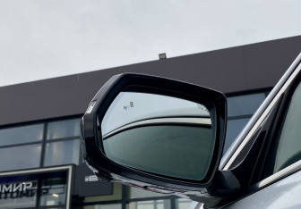 Подержанный автомобиль Genesis G80 2017 года (19 фото)