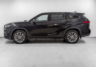 Подержанный автомобиль Toyota Highlander 2025 года (8 фото)