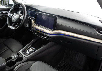 Подержанный автомобиль Skoda Octavia Liftback 2023 года (10 фото)