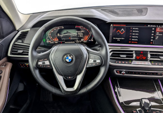 Подержанный автомобиль BMW X5 2020 года (22 фото)
