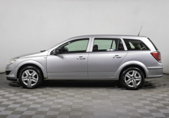 Подержанный автомобиль Opel Astra Wagon 2014 года (8 фото)