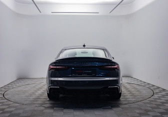 Подержанный автомобиль Audi A5 Liftback 2022 года (6 фото)