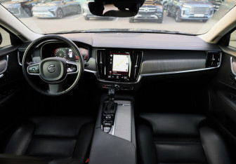 Подержанный автомобиль Volvo S90 2021 года (12 фото)