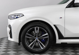 Подержанный автомобиль BMW X7 2019 года (8 фото)