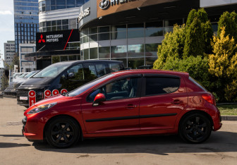 Подержанный автомобиль Peugeot 207 Hatchback 2008 года (6 фото)