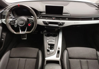 Подержанный автомобиль Audi A4 Sedan 2016 года (9 фото)