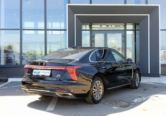 Подержанный автомобиль Hongqi H5 2023 года (5 фото)