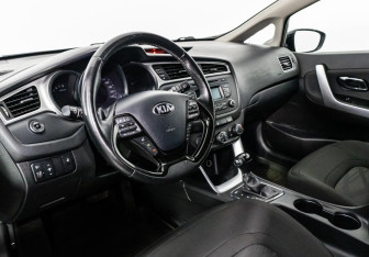 Подержанный автомобиль Kia Ceed Hatchback 2015 года (7 фото)