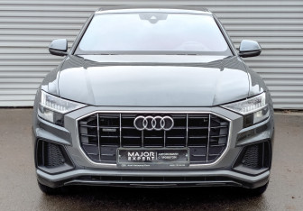 Подержанный автомобиль Audi Q8 2021 года (2 фото)