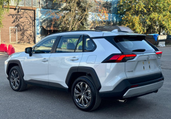 Новый Toyota RAV4 2025 (3 фото)
