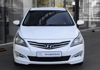 Подержанный автомобиль Hyundai Solaris Hatchback 2015 года (2 фото)