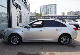Подержанный автомобиль Chevrolet Cruze Sedan 2013 года (8 фото)