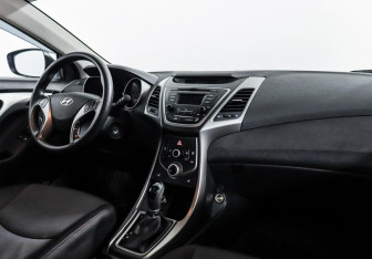 Подержанный автомобиль Hyundai Elantra Sedan 2014 года (5 фото)