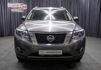 Подержанный автомобиль Nissan Pathfinder 2016 года (2 фото)