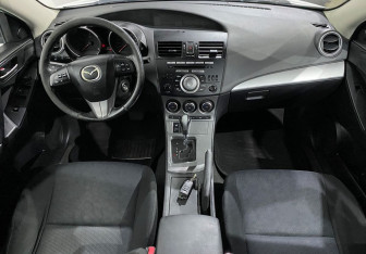 Подержанный автомобиль Mazda 3 Sedan 2010 года (11 фото)