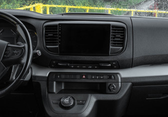 Подержанный автомобиль Peugeot Traveller 2022 года (11 фото)