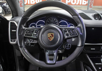 Подержанный автомобиль Porsche Cayenne 2018 года (17 фото)
