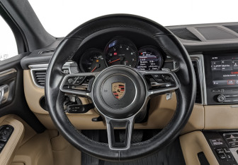 Подержанный автомобиль Porsche Macan 2017 года (22 фото)