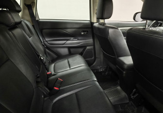 Подержанный автомобиль Mitsubishi Outlander 2012 года (13 фото)