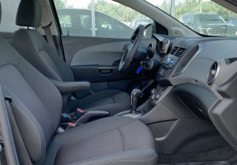 Подержанный автомобиль Chevrolet Aveo Hatchback 2013 года (15 фото)