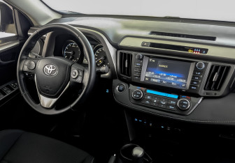 Подержанный автомобиль Toyota RAV4 2018 года (29 фото)