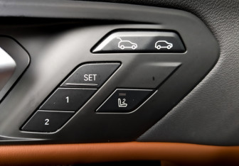 Подержанный автомобиль BMW X6 2022 года (22 фото)