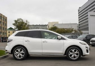Подержанный автомобиль Mazda CX-7 2011 года (4 фото)