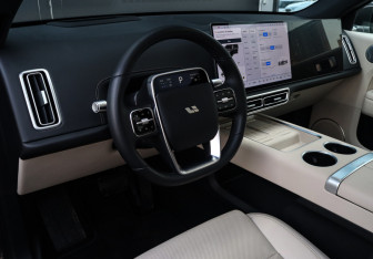 Подержанный автомобиль LiXiang L6 2024 года (20 фото)