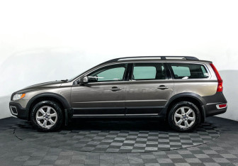 Подержанный автомобиль Volvo XC70 2011 года (8 фото)