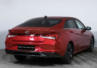 Подержанный автомобиль Hyundai Elantra Sedan 2021 года (4 фото)