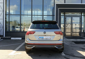 Подержанный автомобиль Volkswagen Tiguan 2021 года (6 фото)