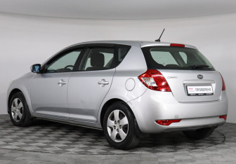 Подержанный автомобиль Kia Ceed Hatchback 2010 года (4 фото)