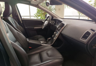 Подержанный автомобиль Volvo XC60 2016 года (15 фото)