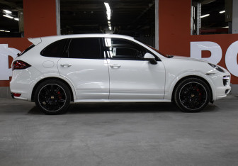 Подержанный автомобиль Porsche Cayenne 2014 года (4 фото)