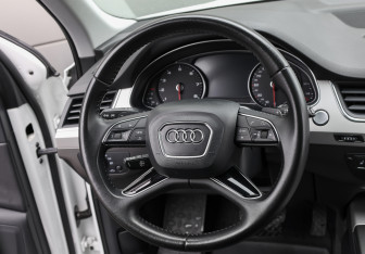 Подержанный автомобиль Audi Q7 2016 года (17 фото)