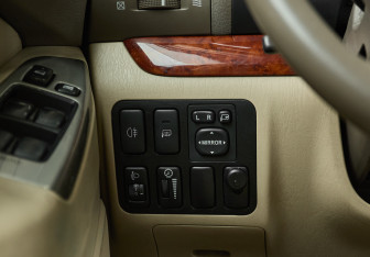 Подержанный автомобиль Toyota Land Cruiser Prado 2005 года (10 фото)