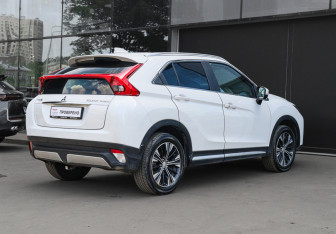 Подержанный автомобиль Mitsubishi Eclipse Cross 2022 года (4 фото)