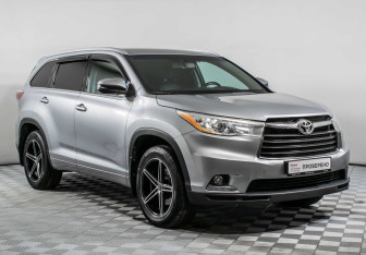 Подержанный автомобиль Toyota Highlander 2014 года (3 фото)