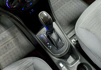 Подержанный автомобиль Hyundai Solaris Hatchback 2015 года (28 фото)