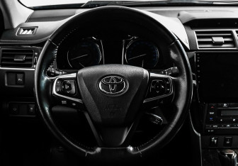 Подержанный автомобиль Toyota Camry Sedan 2017 года (11 фото)