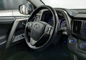 Подержанный автомобиль Toyota RAV4 2019 года (21 фото)