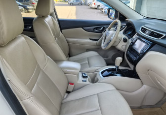 Подержанный автомобиль Nissan X-Trail 2017 года (13 фото)