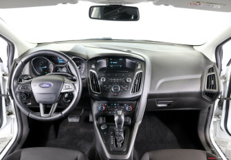 Подержанный автомобиль Ford Focus Hatchback 2018 года (8 фото)