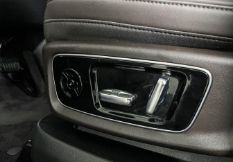 Подержанный автомобиль LiXiang L9 2023 года (15 фото)