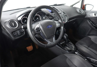 Подержанный автомобиль Ford Fiesta Hatchback 2015 года (7 фото)