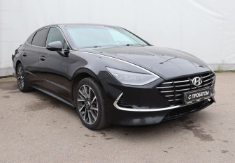 Подержанный автомобиль Hyundai Sonata 2023 года (3 фото)
