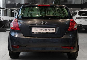 Подержанный автомобиль Kia Ceed Hatchback 2011 года (5 фото)